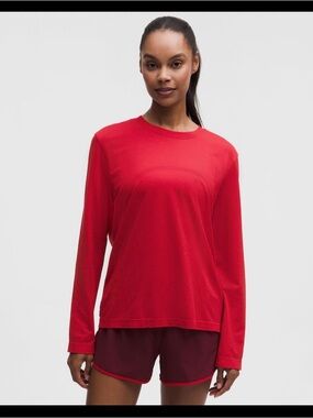 40. Lululemon NWT Swiftly Relaxed Long Sleeve Oxford Red size 12